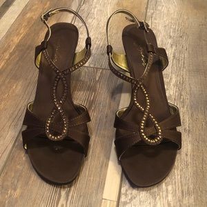 EUC!  Fashion Low Heel w/ brown stone detail.